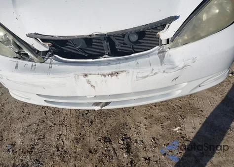 2004 Toyota Camry Le z USA, uszkodzony, nr VIN 4T1BE32KX4U357948